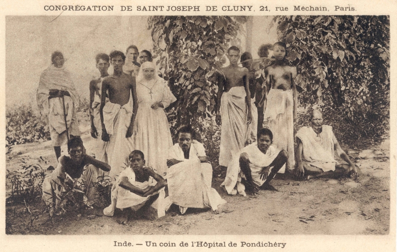 16-26 - Pondichery - hopital - groupe
